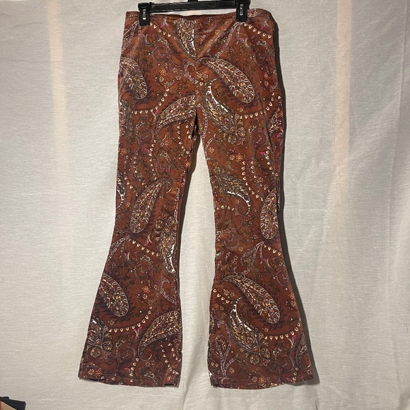 Cato Woman’s Boho Flare Leg Pants. Stretchy. Hippie Paisley Print. Size 12P - Picture 1 of 10